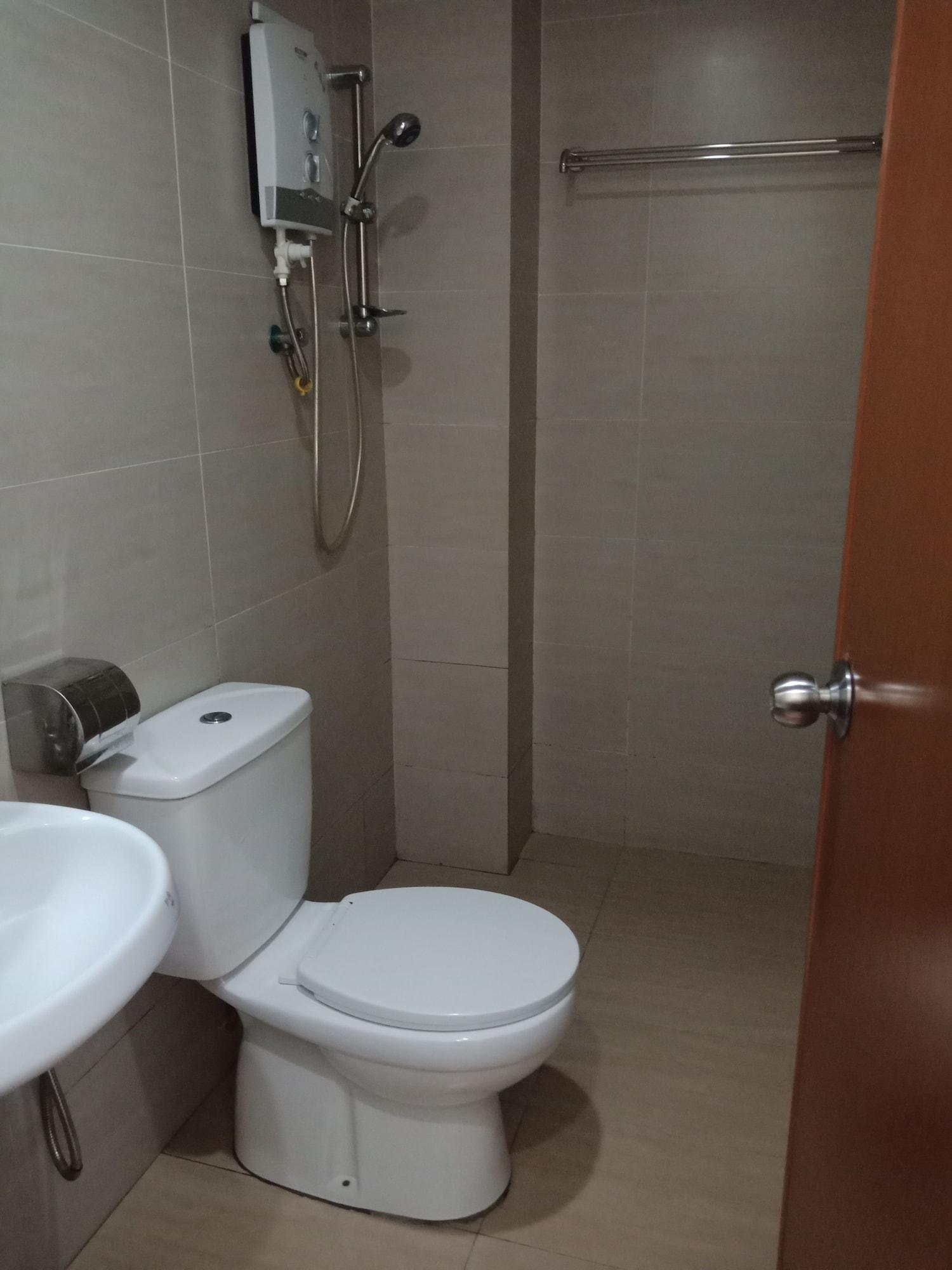 Hotel Zamburger Bukit Segar Cheras Kültér fotó