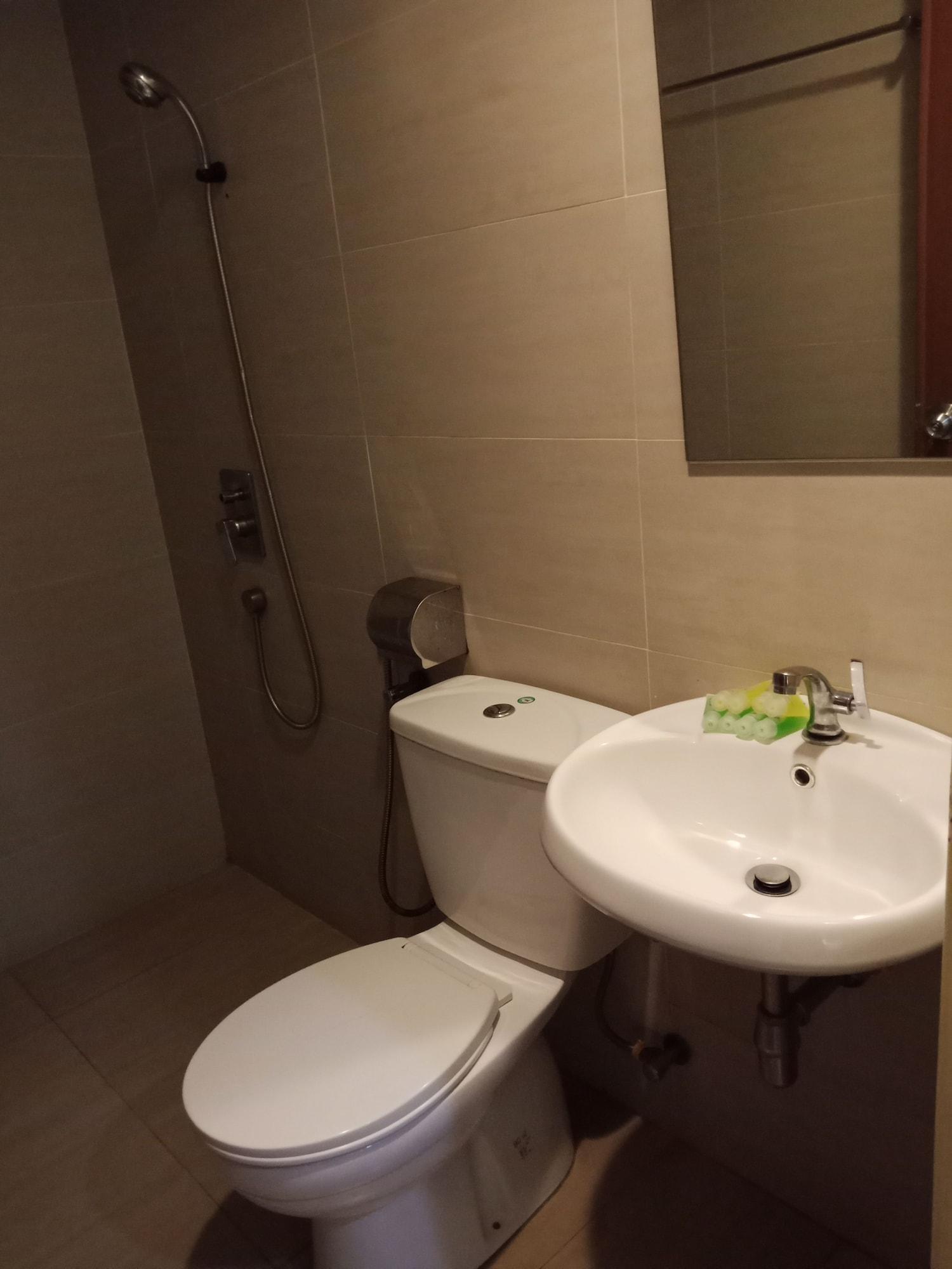 Hotel Zamburger Bukit Segar Cheras Kültér fotó