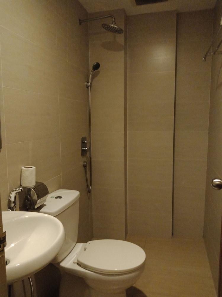 Hotel Zamburger Bukit Segar Cheras Kültér fotó