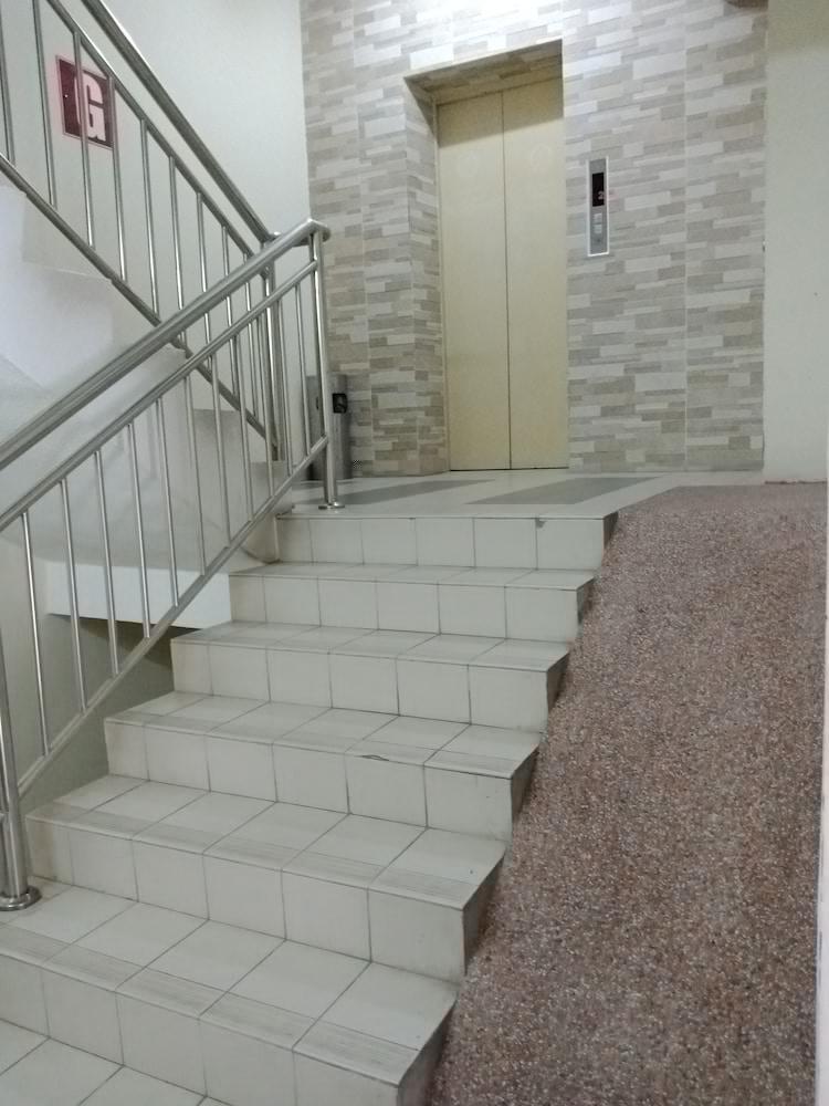 Hotel Zamburger Bukit Segar Cheras Kültér fotó