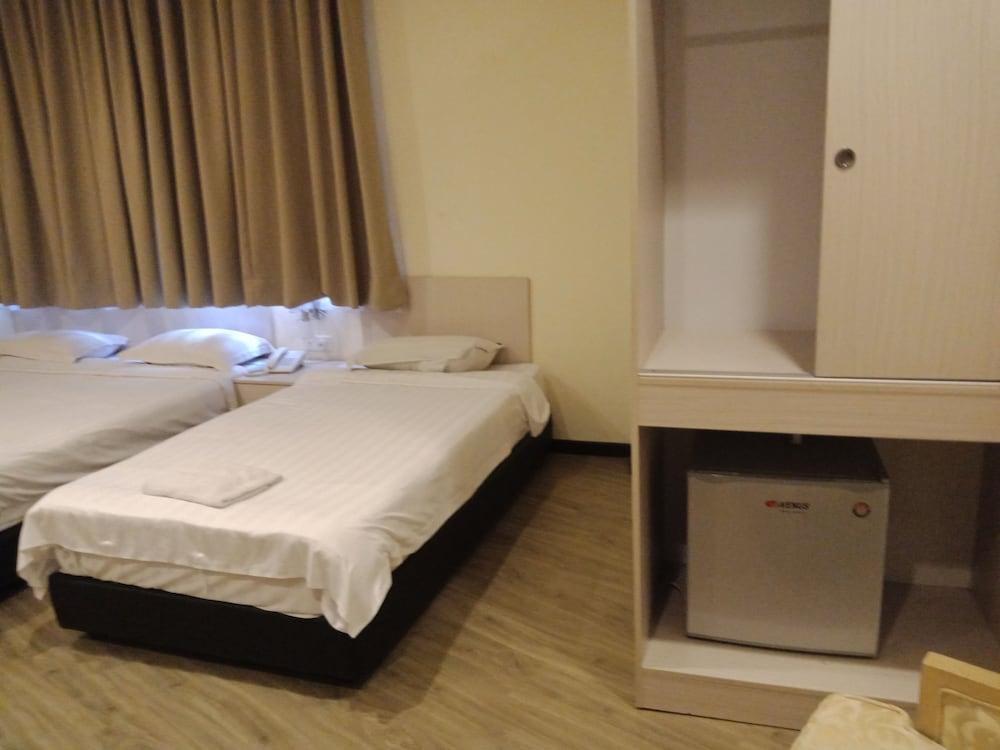Hotel Zamburger Bukit Segar Cheras Kültér fotó