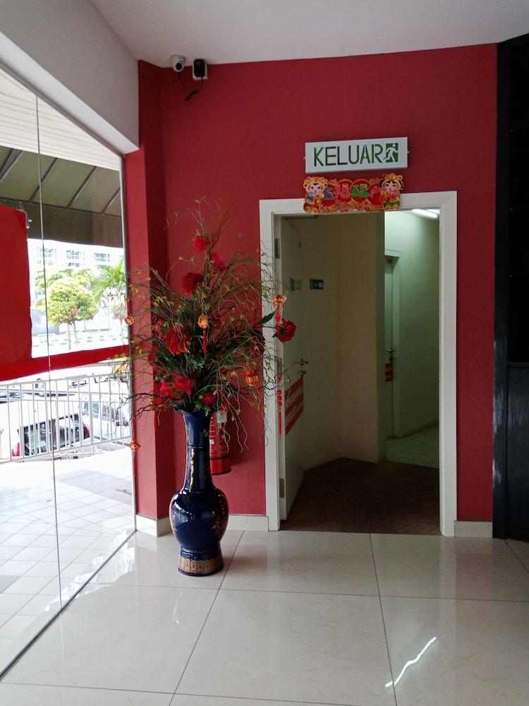 Hotel Zamburger Bukit Segar Cheras Kültér fotó