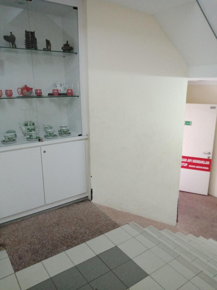 Hotel Zamburger Bukit Segar Cheras Kültér fotó