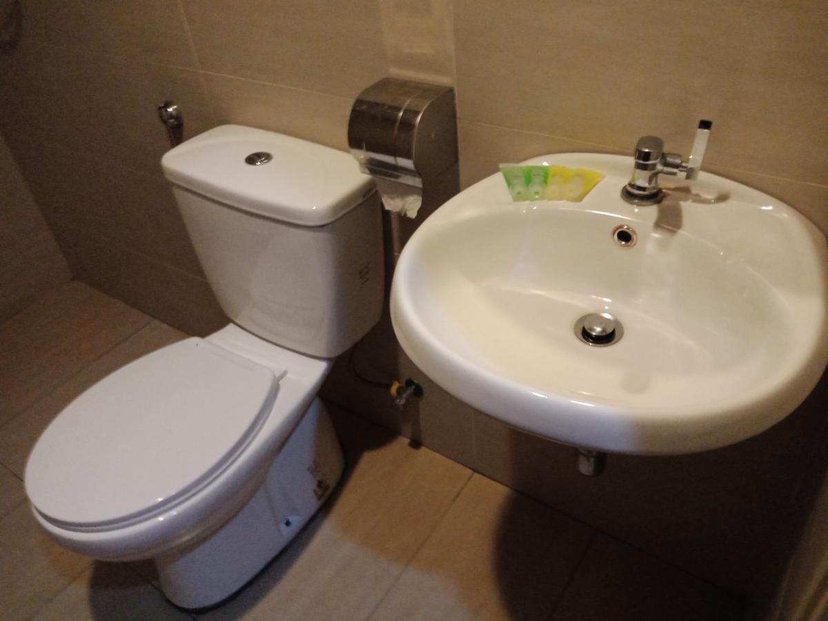 Hotel Zamburger Bukit Segar Cheras Kültér fotó