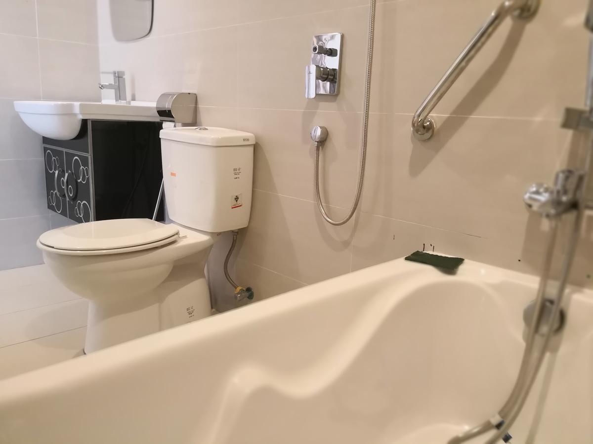 Hotel Zamburger Bukit Segar Cheras Kültér fotó